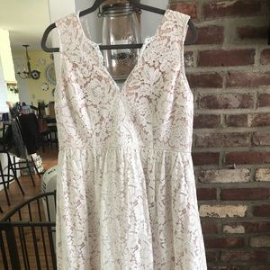 Lulu’s white lace dress